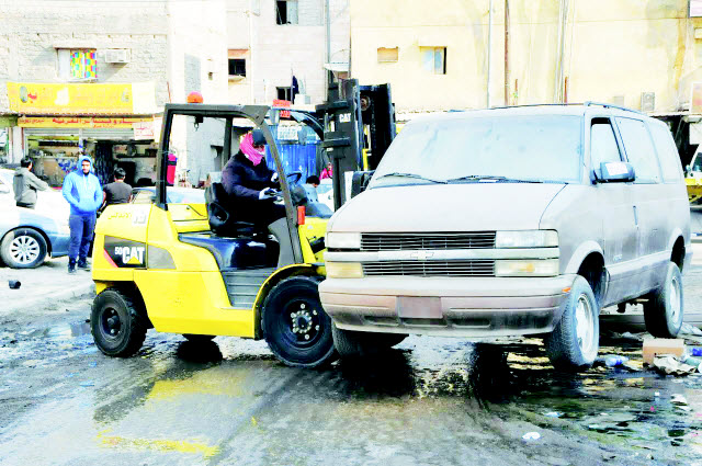 بلدية الفروانية ترفع 24 سيارة مهملة و15 دربا من المخلفات